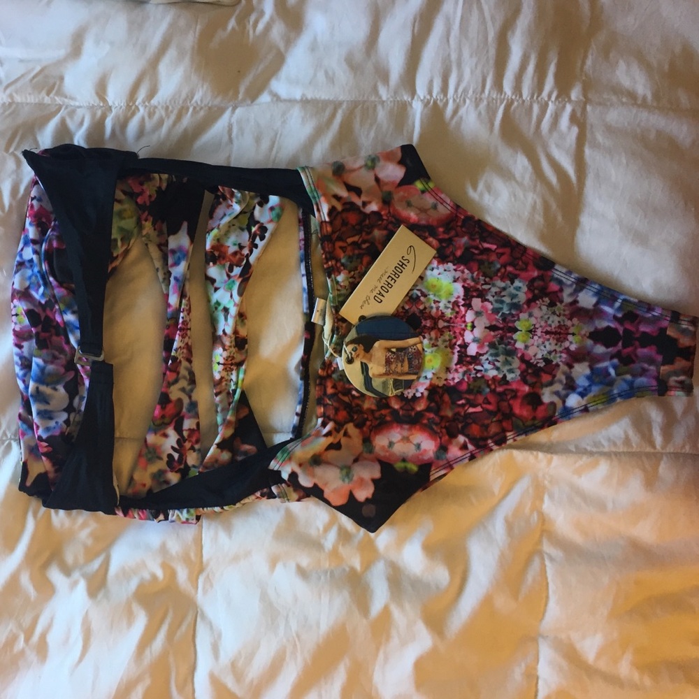 Shore road one piece bathing suit. NWT - Picture 4 of 4